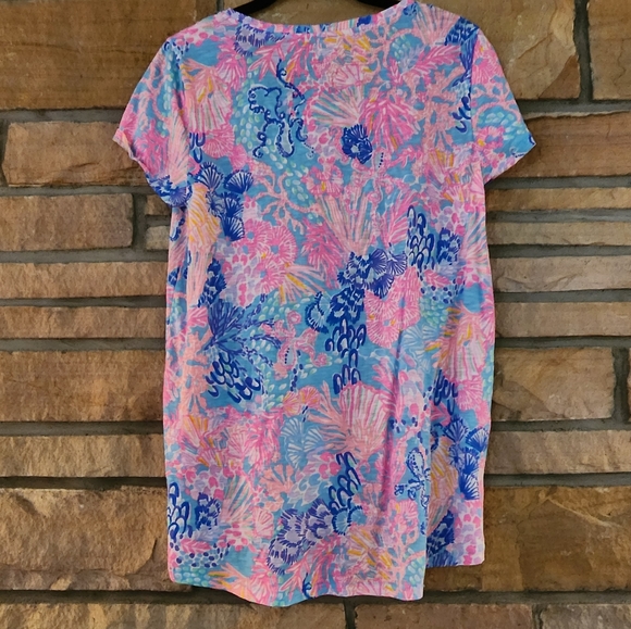 EUC Lilly Pulitzer Scoop Neck Etta T Shirt - Picture 2 of 2